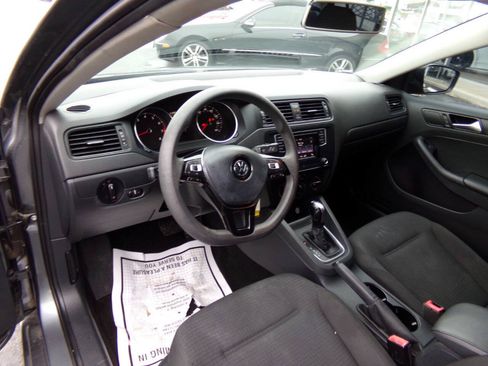 Used 2016 Volkswagen Jetta S FWD image 9