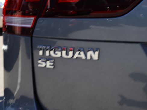 Used 2019 Volkswagen Tiguan SE image 16