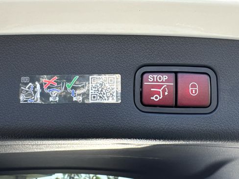 Used 2025 Mercedes-Benz GLC 300 image 9