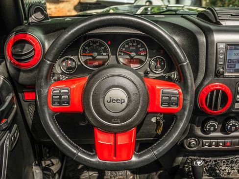 Used 2014 Jeep Wrangler Unlimited Rubicon AWD/4WD image 35