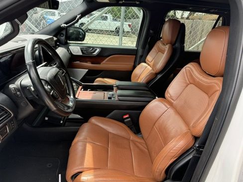Used 2021 Lincoln Navigator Reserve w/ Luxury Package image 7