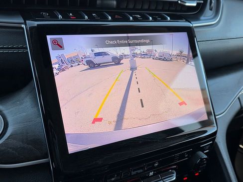 Used 2022 Jeep Grand Cherokee L Limited image 28