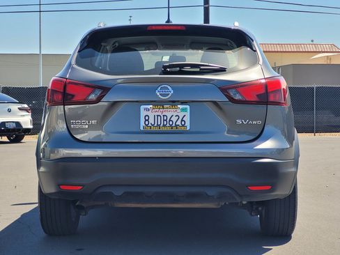 Used 2018 Nissan Rogue Sport SV AWD/4WD image 5