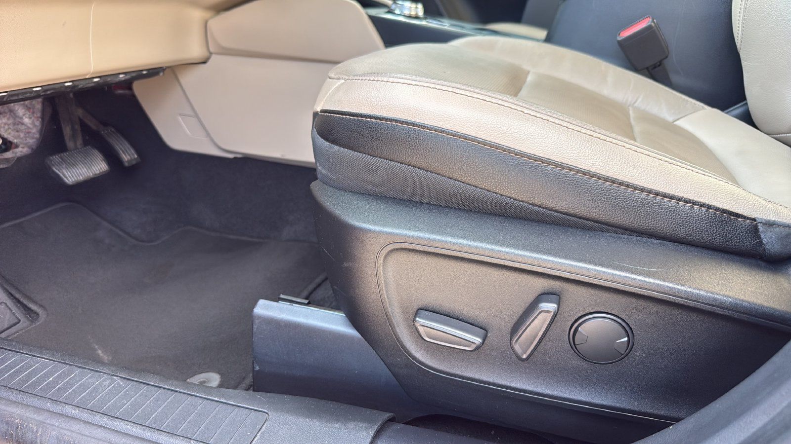 Used 2020 Ford Escape Titanium FWD image 8