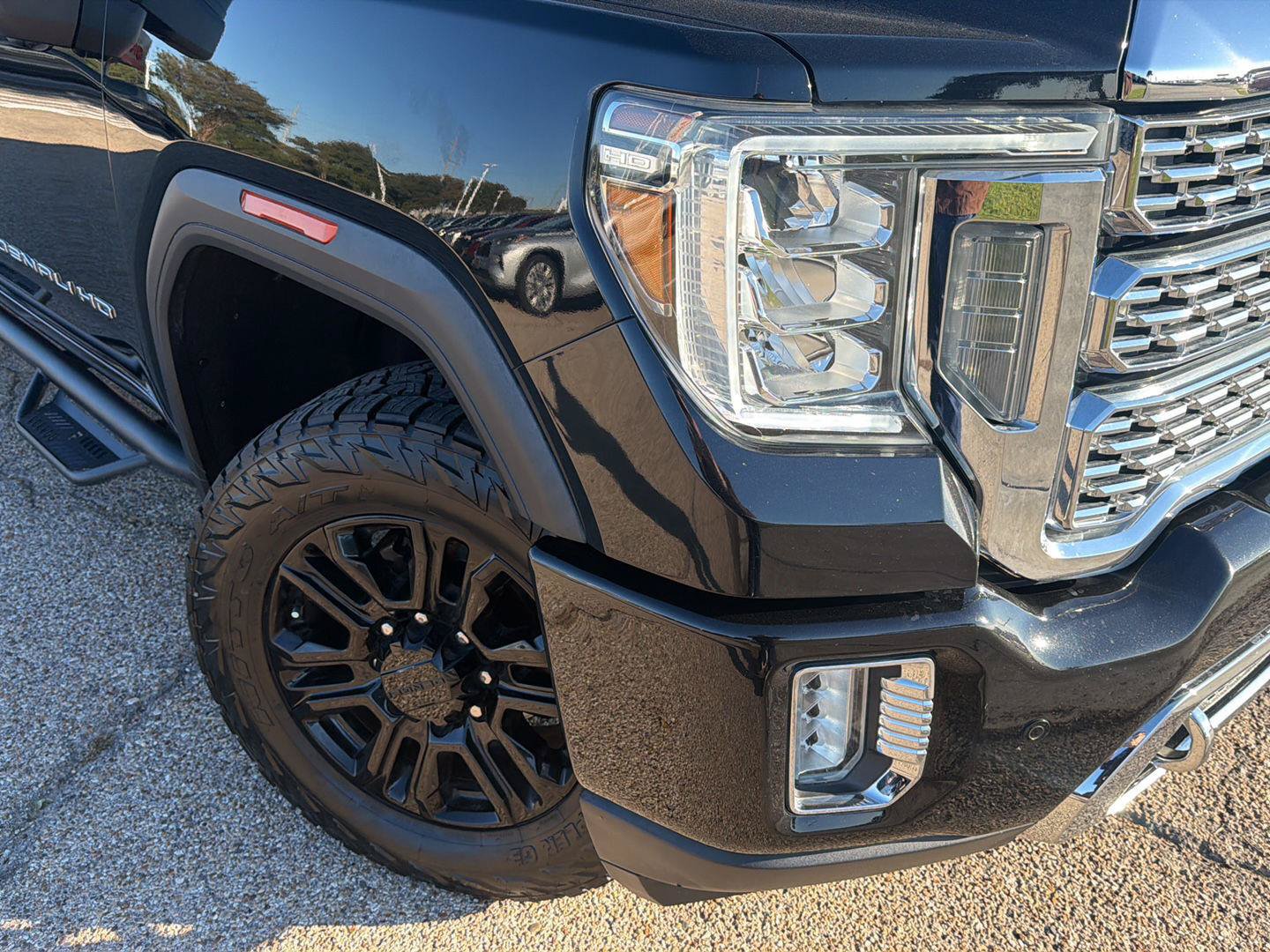 Used 2021 GMC Sierra 2500 Denali w/ Denali Black Diamond Edition AWD/4WD image 9