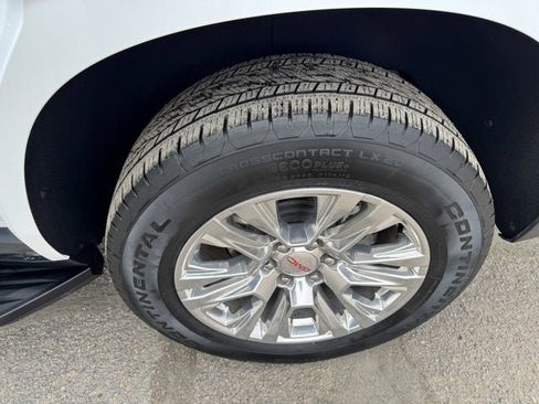 Used 2025 GMC Yukon Denali AWD/4WD image 32