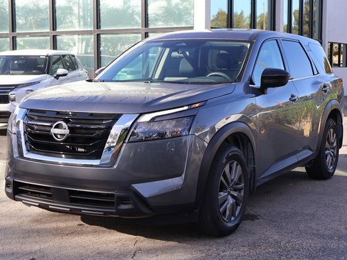 Used 2025 Nissan Pathfinder S image 6