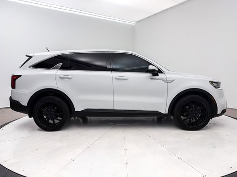 Used 2021 Kia Sorento LX image 32