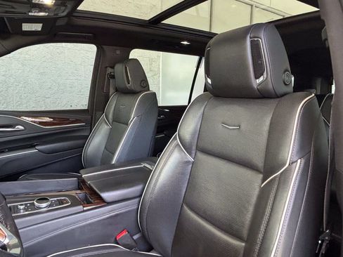 Used 2021 Cadillac Escalade ESV Premium Luxury RWD image 18