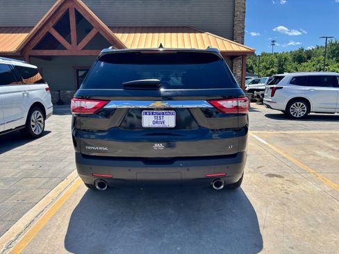 Used 2020 Chevrolet Traverse LT w/ LT Premium Package image 5