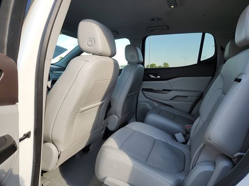 Used 2023 GMC Acadia SLT image 12