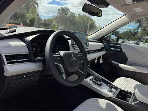 New 2025 Mitsubishi Outlander SEL image 32