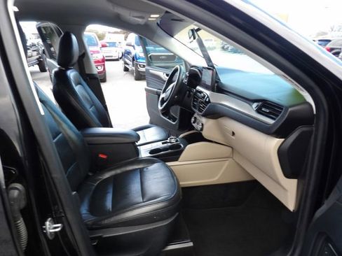 Certified 2021 Ford Escape SE w/ SE Sport Appearance Package image 35