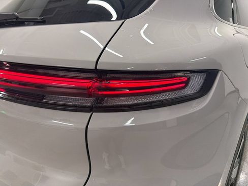 Certified 2025 Porsche Cayenne E-Hybrid AWD/4WD image 32