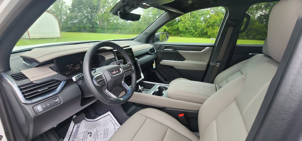 Used 2026 GMC Acadia Elevation w/ Elevation Premium Package FWD image 15