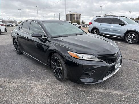 Used 2018 Toyota Camry XSE image 4