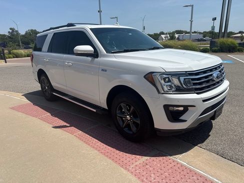 Used 2020 Ford Expedition XLT w/ Equipment Group 202A AWD/4WD image 3