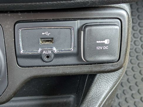 Used 2023 Jeep Renegade Latitude AWD/4WD image 20