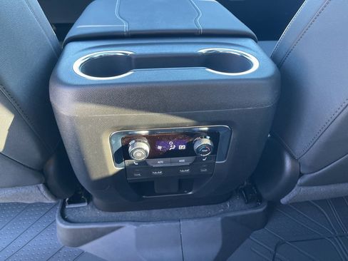 New 2026 Chevrolet Suburban Premier image 20