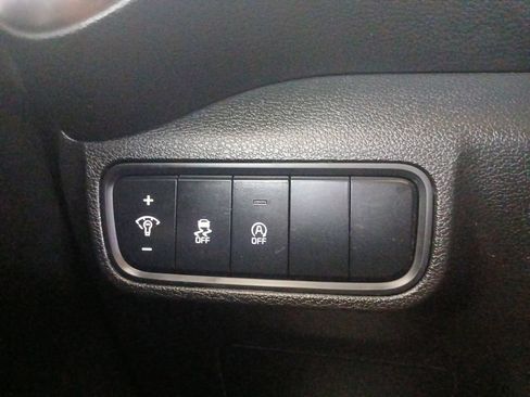 Used 2025 Kia Soul LX w/ LX Technology Package FWD image 20