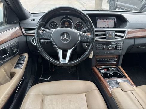 Used 2013 Mercedes-Benz E 350 4MATIC Sedan image 13