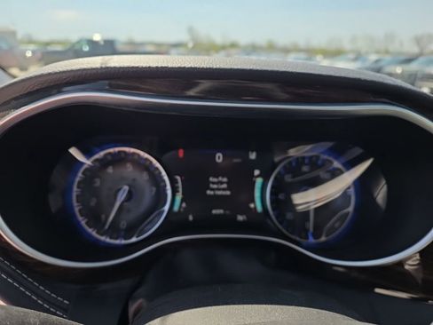 Used 2023 Chrysler Pacifica Limited w/ Uconnect Theater Family Group AWD/4WD image 13