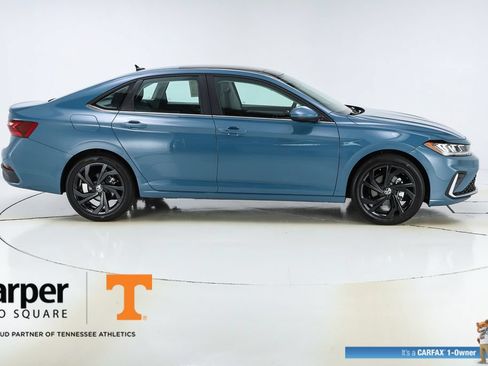 Used 2025 Volkswagen Jetta SE w/ Sunroof Package FWD image 10