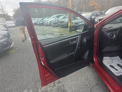 Used 2018 Toyota Corolla LE image 24