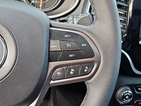 Used 2022 Jeep Cherokee Limited image 23