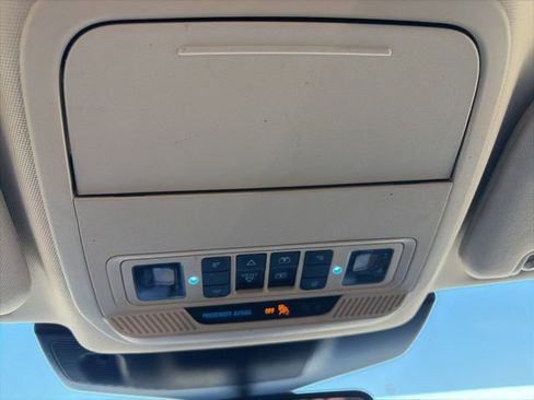 Used 2021 Ford Explorer Limited w/ Equipment Group 301A AWD/4WD image 25