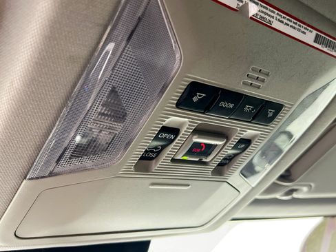 Used 2021 Toyota RAV4 XLE w/ Convenience Package FWD image 22