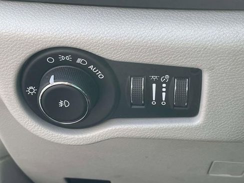 Used 2020 Chrysler Pacifica Touring-L Plus w/ Advanced Safetytec Group FWD image 29