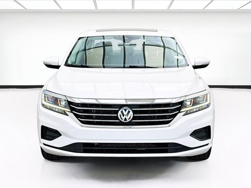 Used 2022 Volkswagen Passat 2.0T SE FWD image 2