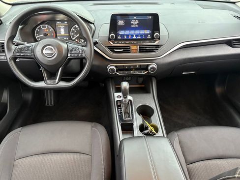 Used 2025 Nissan Altima 2.5 S FWD image 14