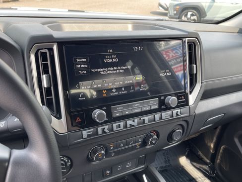 Used 2025 Nissan Frontier SV AWD/4WD image 25