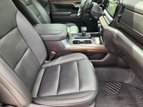 Used 2024 Chevrolet Silverado 1500 LT Trail Boss w/ Convenience Package II AWD/4WD image 11