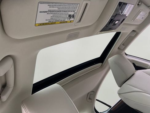 Certified 2025 Lexus ES 350 w/ Premium Package image 4