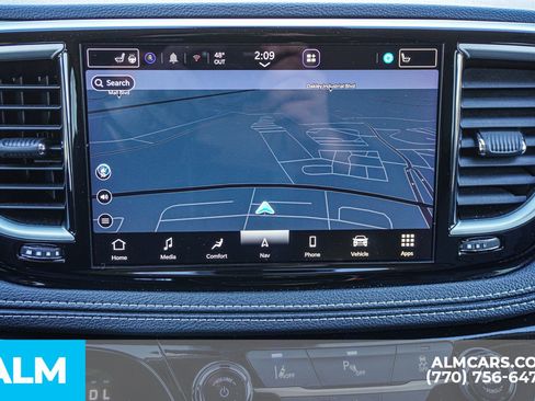 Used 2024 Chrysler Pacifica Select image 41