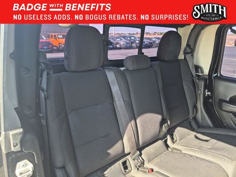 Used 2023 Jeep Gladiator Sport AWD/4WD image 12