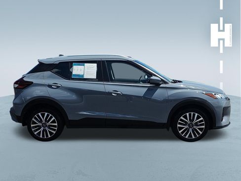 Used 2023 Nissan Kicks SV FWD image 3