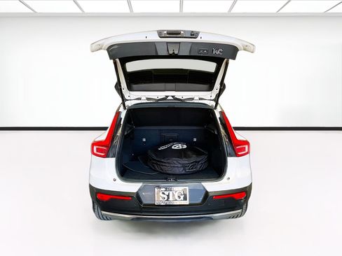 Used 2022 Volvo XC40 P8 Recharge Ultimate image 21