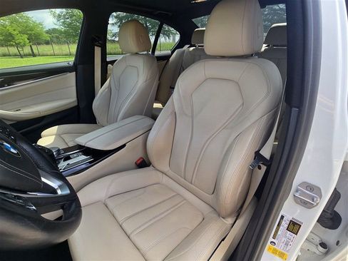 Used 2018 BMW 530i RWD image 11