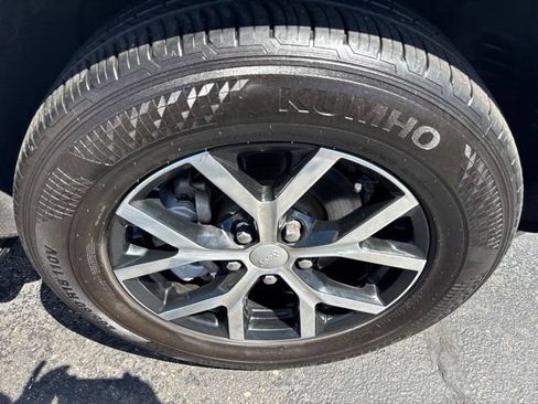 Used 2023 Jeep Grand Cherokee Limited AWD/4WD image 26