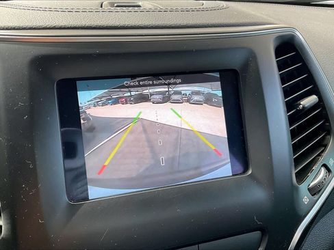 Used 2020 Jeep Cherokee Latitude Plus FWD image 25