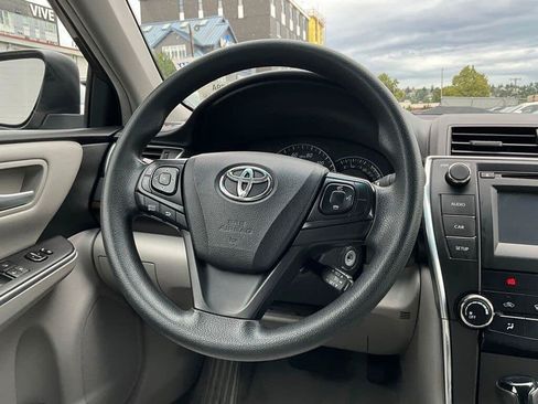 Used 2015 Toyota Camry LE FWD image 18