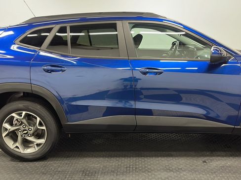 Used 2024 Chevrolet Trax LT w/ Driver Confidence Package FWD image 20