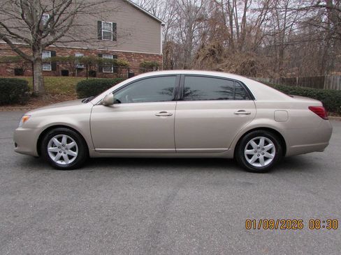 Used 2008 Toyota Avalon XL image 3