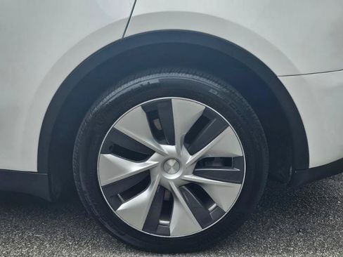 Used 2023 Tesla Model Y Long Range AWD/4WD image 19
