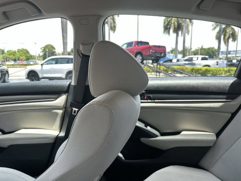 Used 2018 Honda Accord LX image 12