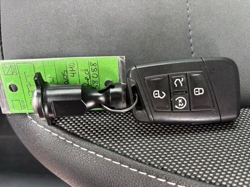 Certified 2024 Volkswagen Taos SE image 28